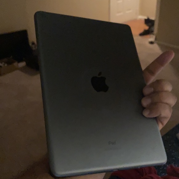iPad 8th generation - Picture 2 of 2